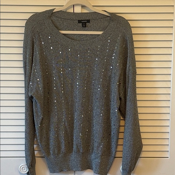 Alfani Sweaters - Alfani Silver Sequin Sweater Size 0X